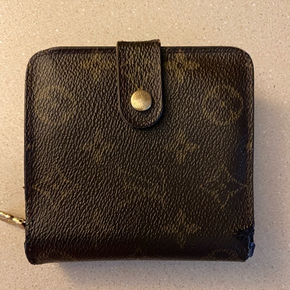 Louis Vuitton Wallet - Picture 4 of 13